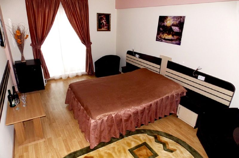 Hotel Zimbru Яссы Экстерьер фото