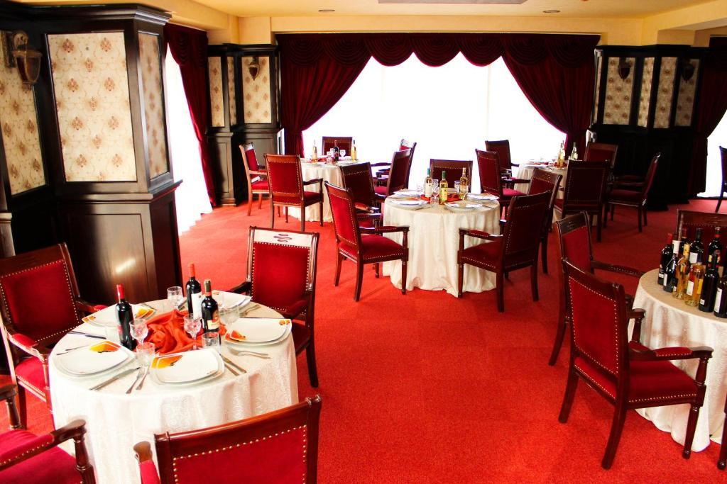 Hotel Zimbru Яссы Экстерьер фото